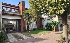 Casa 5 personas. Calle principal Cañuelas
